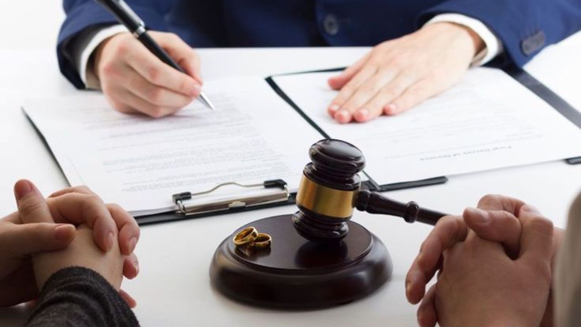 How Divorce Lawyers Can Help You Navigate the Legal Process